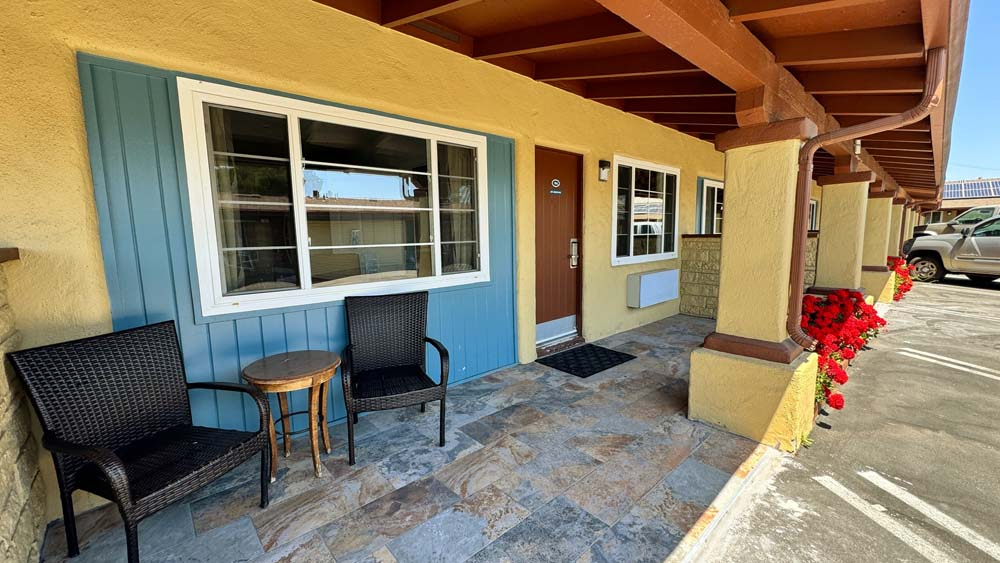 Inviting Hotel Exterior Inviting Hotel Exterior